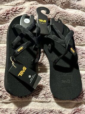 NWT Teva Black Strappy Foam Flip Sandals